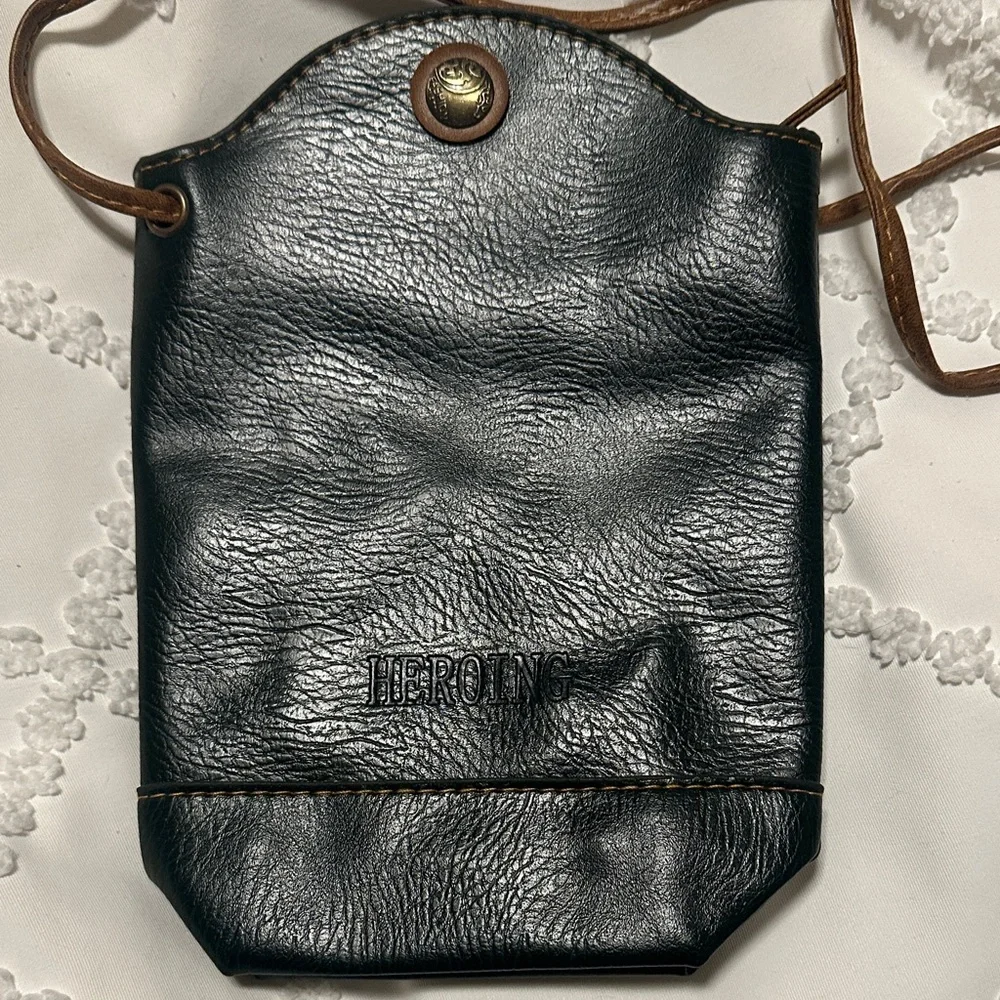 Heroing small green leather crossbody bag. Good used condition - Picture 2 of 6